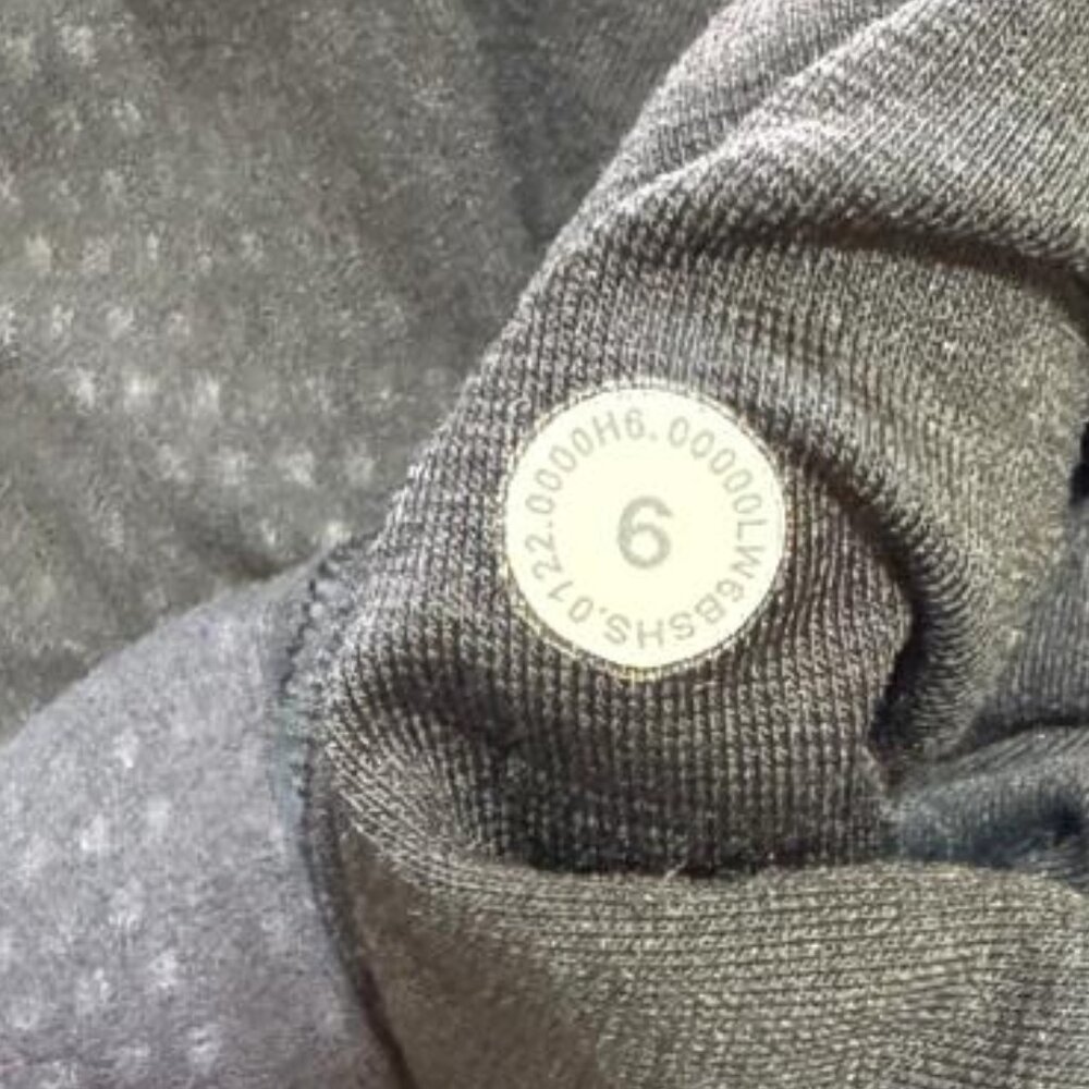 Lululemon Black Align 21 Inch Yoga Leggings Style LW6BSHS Size 6 - Picture 7 of 7